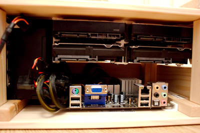 All four drive slots deployed.